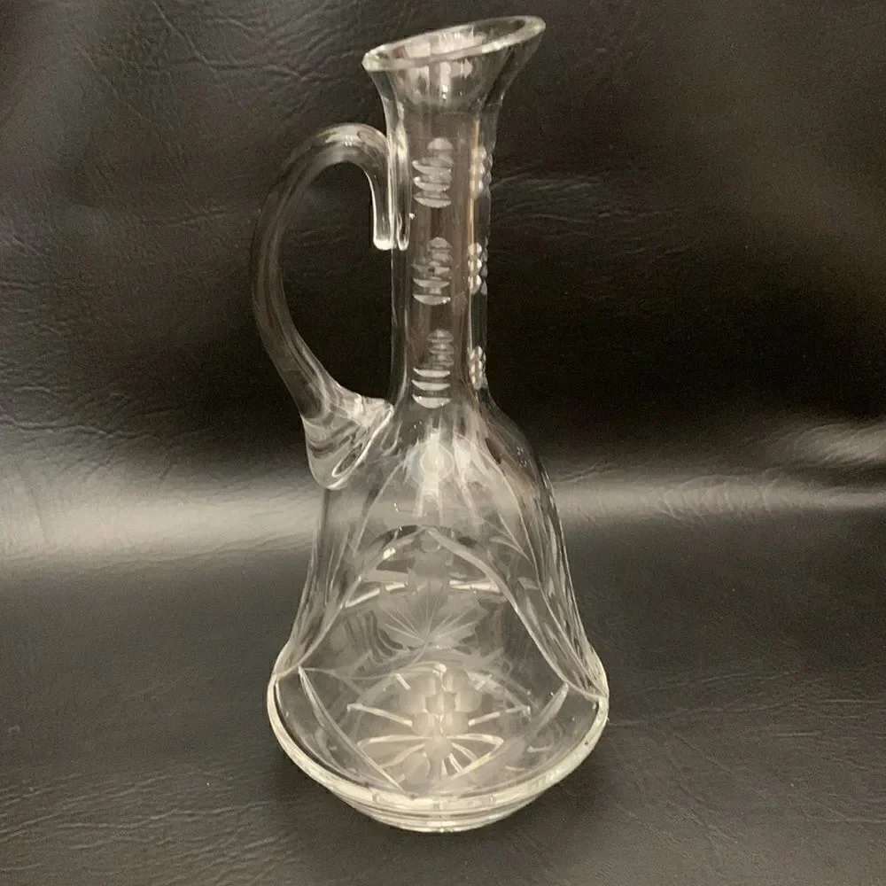 Liquor Wine Grape Vine Leaves Etched Cut Glass Starburst Decanter 11 Inches Tall
